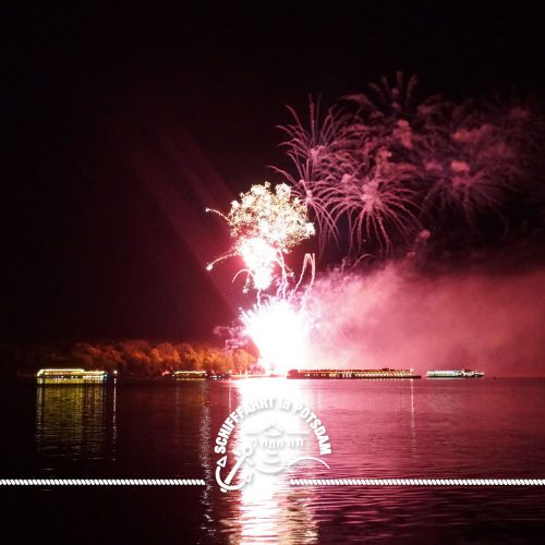 Havel in Flammen - Feuerwerk mit Schiffskorso